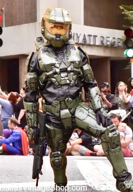 DRAGON CON BEST MEN'S COSTUMES: Get Halo, Master Chief Costume and Futurist Warrior Costumes